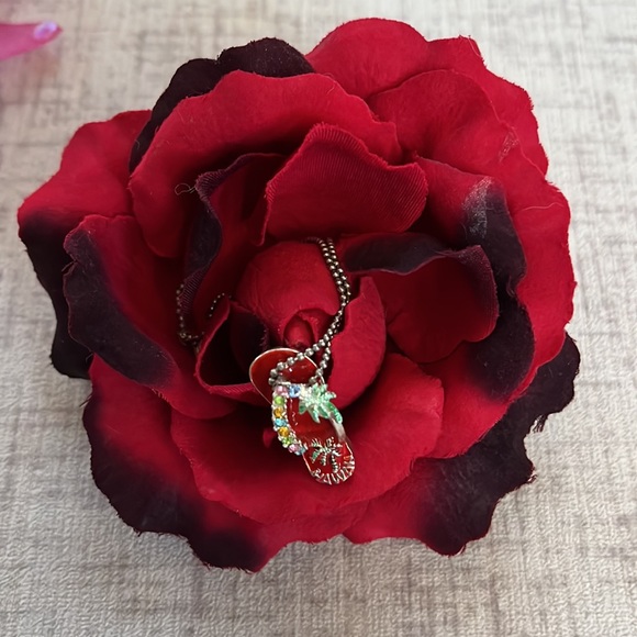 Hawaii Multi-Color Rhinestone & Palm Trees Flip Flop 🩴 Necklace - Picture 1 of 3